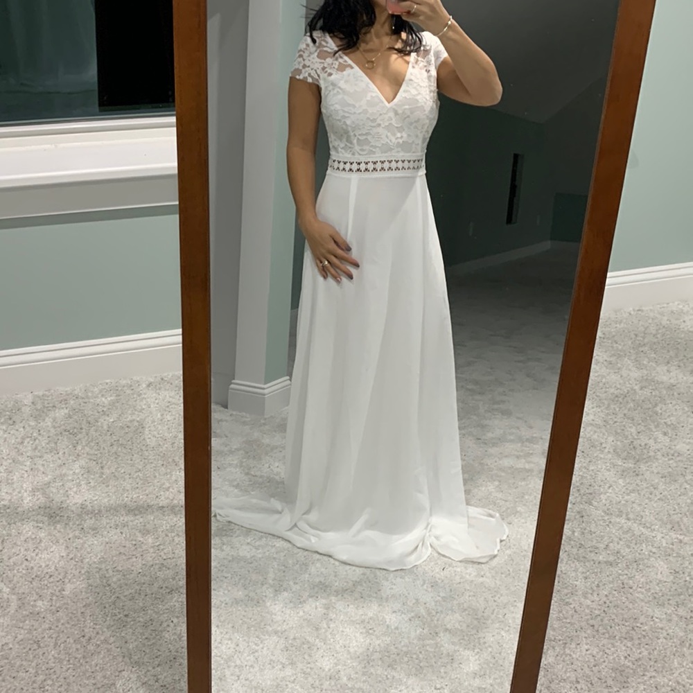 Long white dress. Small